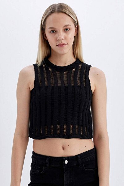 DeFacto Regular Fit Crop Bisiklet Yaka Kroşe Atlet D1982AX24SM