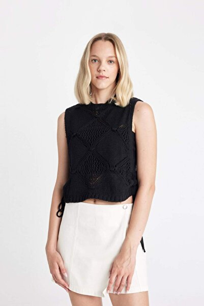 DeFacto Regular Fit Bisiklet Yaka Bağcıklı Triko Siyah Atlet C9016AX24SM