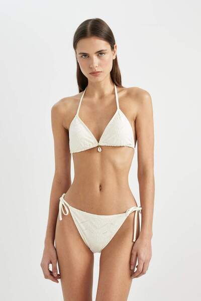 DeFacto Regular Fit Nakışlı Brode Bikini Altı B6895AX24SM