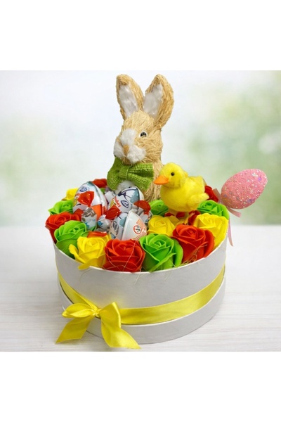 velve Cadou Sweet Easter cutie rotunda alba cu trandafiri de sapun,Kinder Joy...
