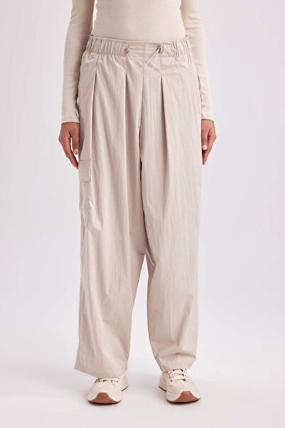 DeFacto Oversize Geniş Kalıp Sporcu Paraşüt Pantolon B6368AX23WN