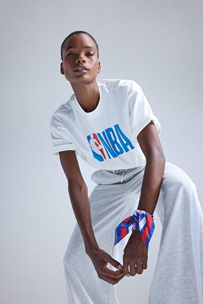 DeFacto Pletené tričko DeFactoFit NBA Oversize Fit Crew s krátkým rukávem T55...