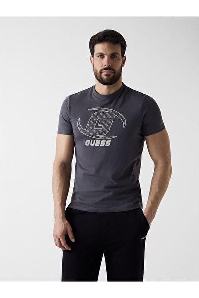 Guess تيشيرت بشعار بقصة ضيقة