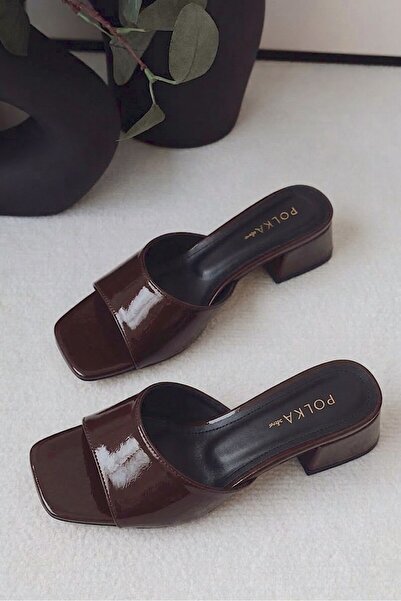 POLKA STORE Удобни дамски сандали с остри върхове, ремъци и нисък ток