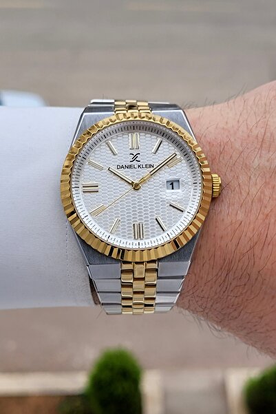 Daniel Klein Gold Metallic Color 2 Year Warranty 41 mm Men's Wristwatch