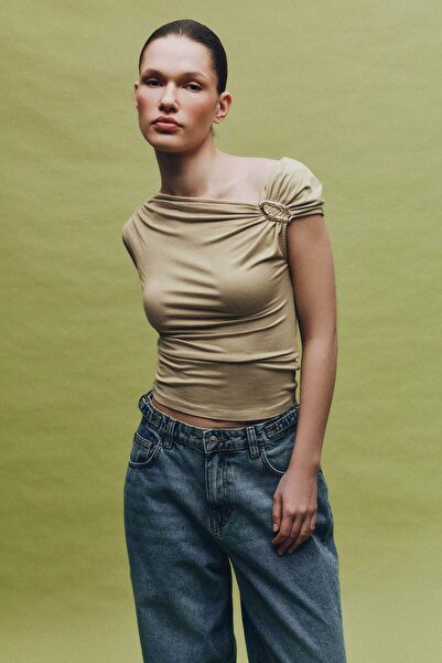 DeFacto Uska majica sa lađastim izrezom Sa detaljem kopče H1586AX26SM