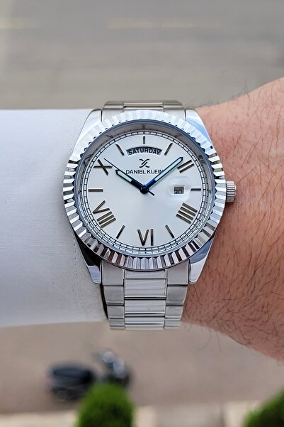 Daniel Klein Metallic Color 2 Year Warranty 42.5 mm 5 Atm Men's Wristwatch