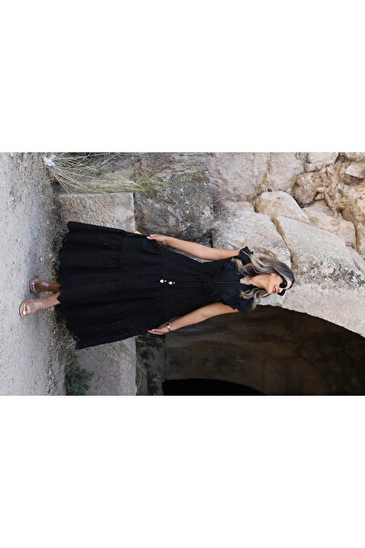 bytugcekaya Rochie neagră cu mâneci zero cu decupaj cu volan în față