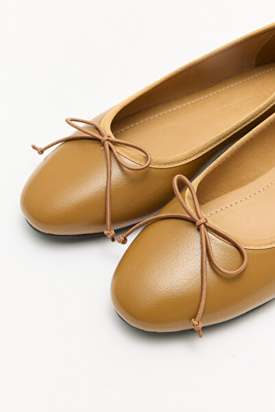 LUTVELIZADE Ballet Flats 2609 - Minimal Ribbon Detailed Caramel Women's Balle...