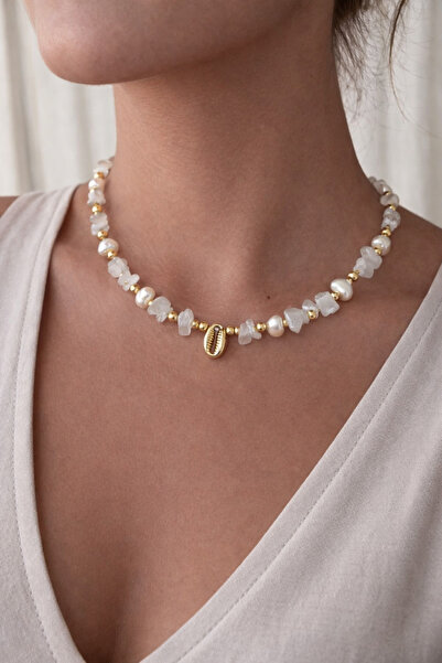 Vinlora Design Süt Kuvars Taşlı ve İnci Detaylı Kolye – Figür Uçlu, El Yapımı...