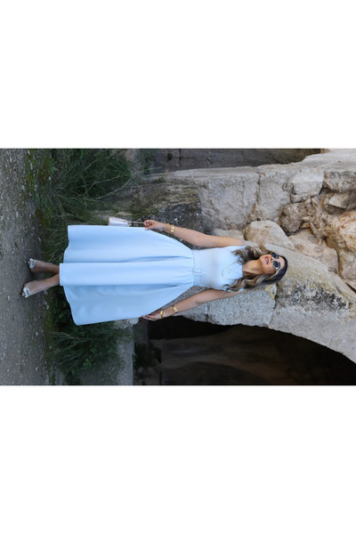 bytugcekaya Baby Blue Halter Φόρεμα με ζώνη με γιακά