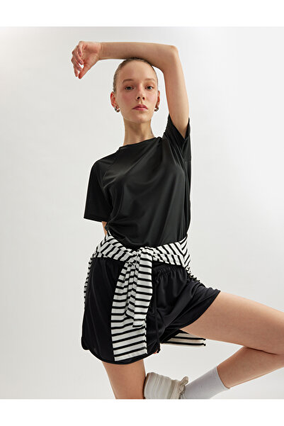 Koton Slim Fit Kurzarm-Sport-T-Shirt mit Rundhalsausschnitt