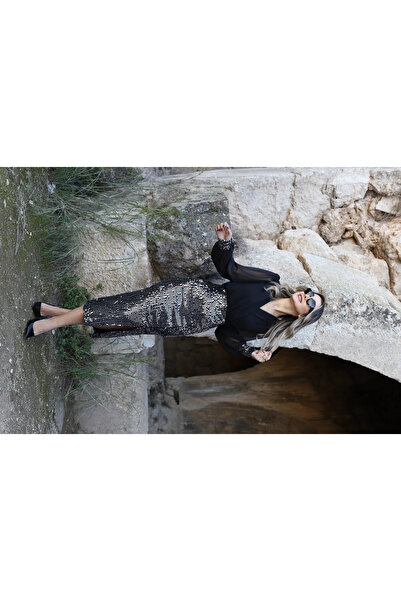 bytugcekaya فستان شيفون بأزرار على الجهتين مطرز بالترتر الفضي