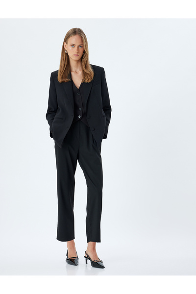 Koton Kurze Stoffhose mit Faltendetail und Beintaschen