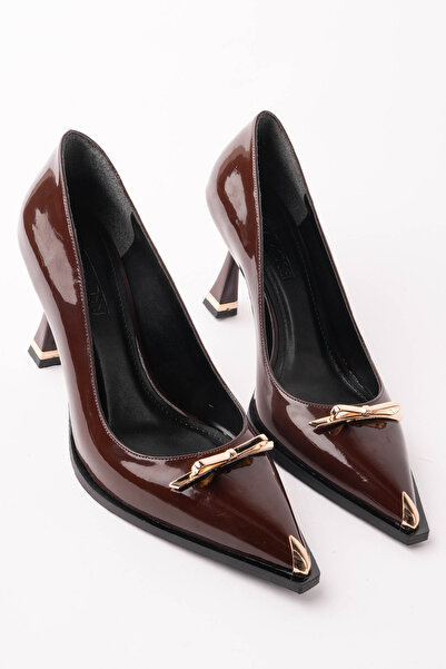 AleWomen Luana, piele lacuită maro, cu cataramă aurie, cu vârf ascuțit, cu to...