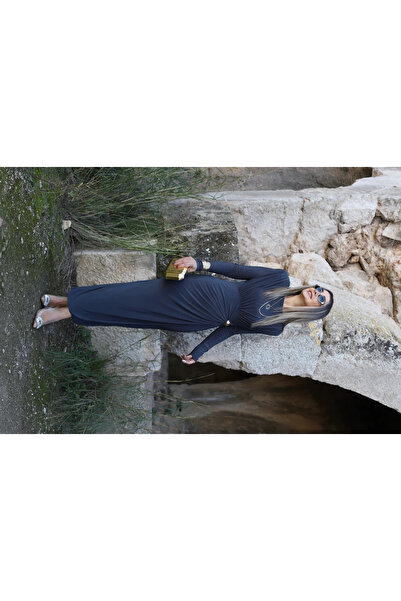 bytugcekaya فستان من القماش الرمادي الرملي منسدل مزود بمشبك