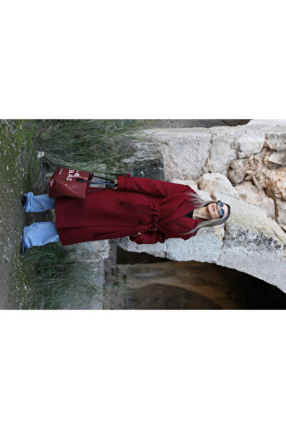 bytugcekaya Kaput od kašmira sa bordo podstavom i detaljima na dugmadima