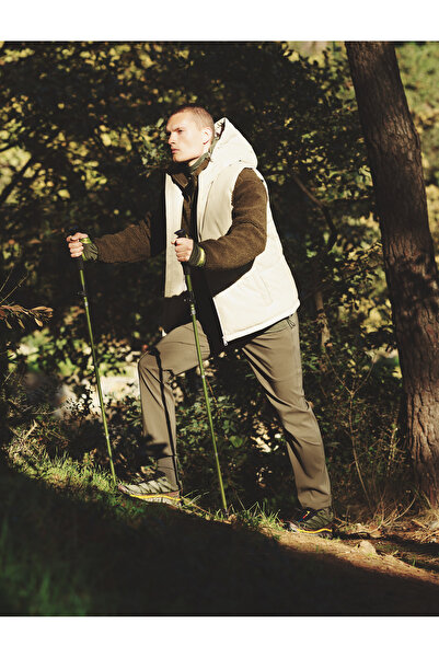 Koton Übergroße Sport-Jogginghose mit Knopf und Reißverschlusstasche mit Naht...