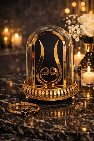 Banum Luxury جرة زجاجية مزخرفة بتصميم أنيق وتفاصيل ذهبية فاخرة وسوار فولاذي أنيق