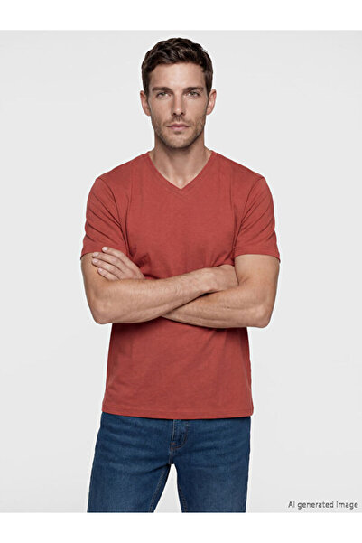 LC Waikiki Rmz Gi̇yi̇m Farkiyla V Dikim Combed Cotton Men's T-Shirt