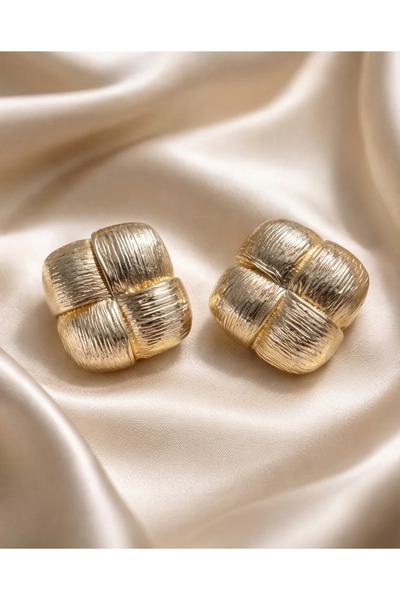HOSBUTIK Gold Square Earrings