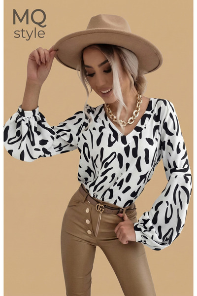 MQ An elegant long-sleeved blouse from Style – the epitome of femininity