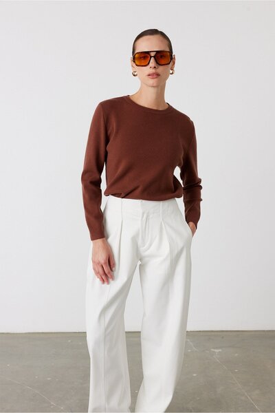 FACETTE Βασικό μακρυμάνικο πλεκτό πουλόβερ σε καφέ απόχρωση