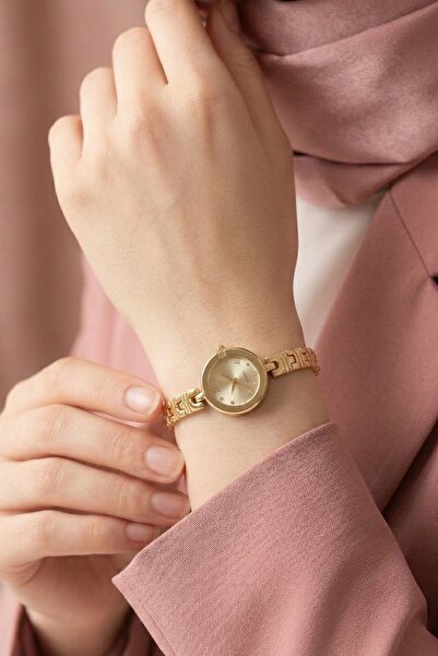 InStyle Modern Gold Women's Wristwatch with Roman Numerals