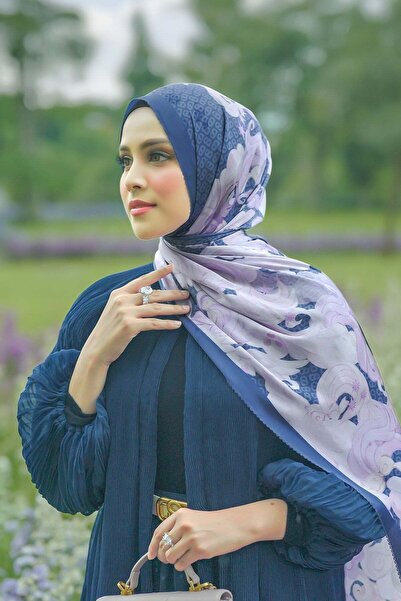 Buttonscarves شال فريندشيب ساتان - الأميرة لونا