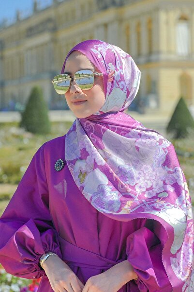 Buttonscarves شال وندرلاند الساتان - عصير العنب