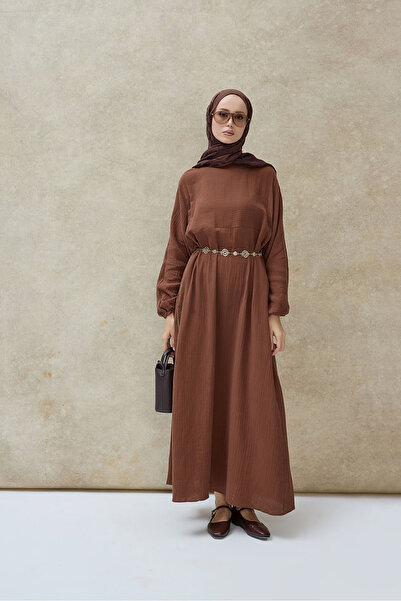 Birgül Bektaş فستان موسلين بني