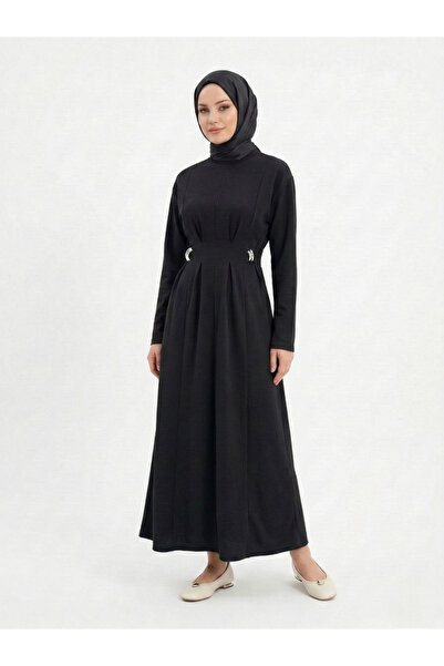 Lunsera Store فستان بتفاصيل إكسسوارات على شكل حزام مع مشبك أمامي - أسود