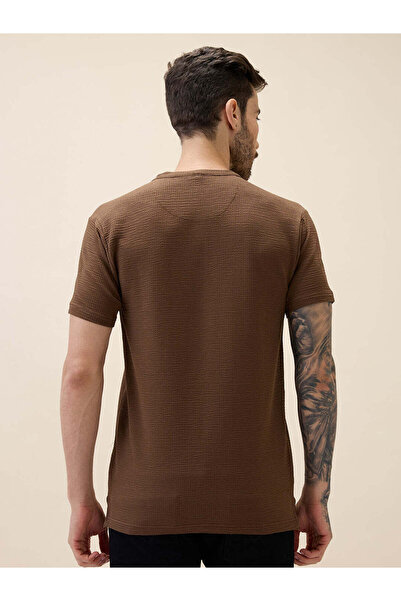 STATUS QUO Textured Henley Neck Regular Fit Brown T-shirt