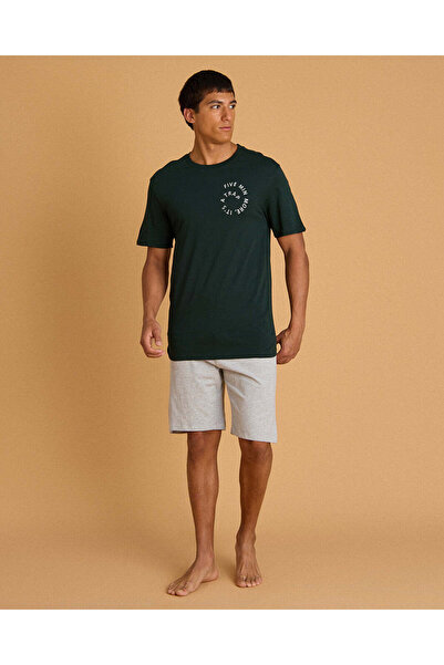 REDTAG طقم بيجاما رجالي مطبوع عليه تيشيرت وشورت طويل محبوك