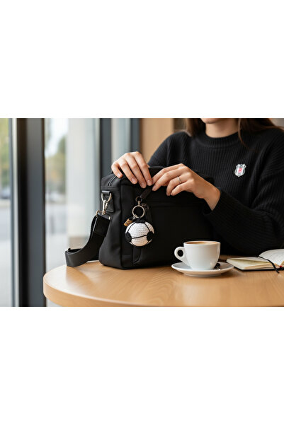 EL YAPIMI Siyah Beyaz Örgü Futbol Topu Anahtarlık – Taraftar Çanta Süsü (Beşi...