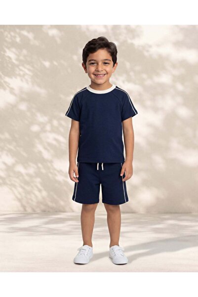 REDTAG طقم ملابس كاجوال للأولاد باللون الكحلي، مكون من قطعتين: تيشيرت وشورت