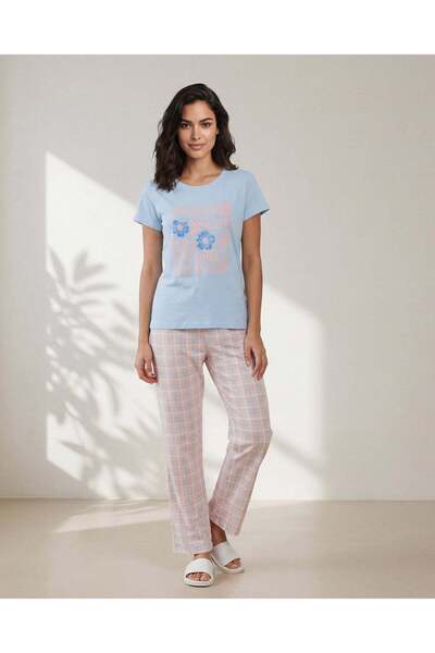 REDTAG طقم نسائي مكون من تيشيرت أزرق وبنطال بيجاما وردي