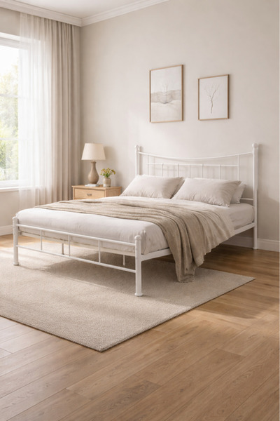 MARIA HOMES إطار سرير معدني أبيض اللون مع لوح أمامي منحني