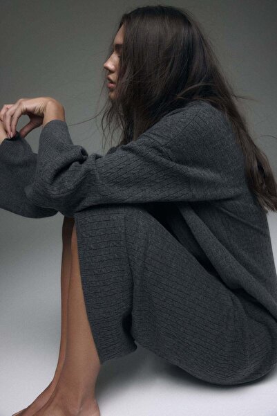 H&M فستان محبوك بالكابل