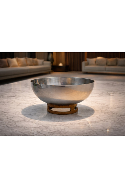 Generic (Unbranded) Stainless steel serving bowl with a modern touch and a lu...