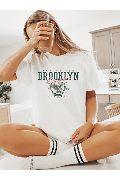 HOFFNUNG تي شيرت يونيسكس بأكمام قصيرة وياقة دائرية مطبوع عليه BROOKLYN ENTHUS...