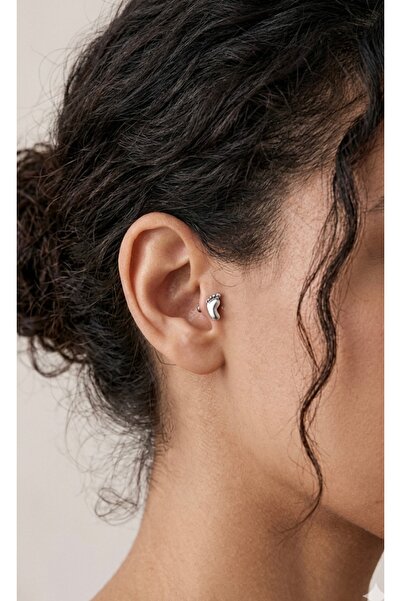 BY DİLEK ÇETİN ACCESSORY Çelik minik bebek ayağı figürlü kıkırdak helix tragu...