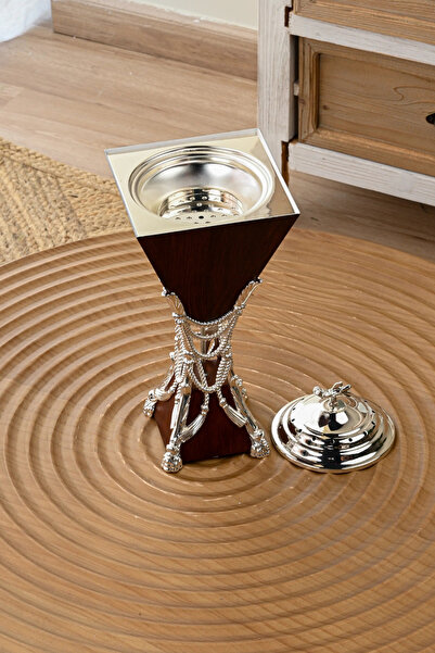 SQUALO مبخرة لون خشبي بتفاصيل فضية سكوالو – الطبيعة والفضة يتعانقان