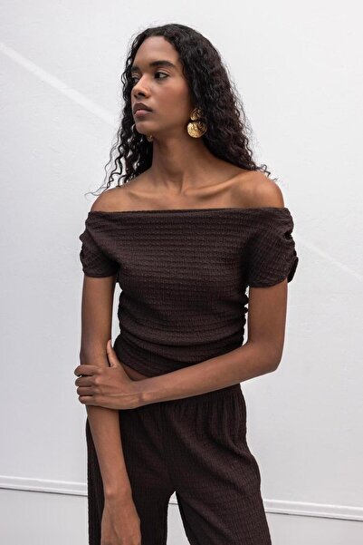 BSL Dokulu Carmen Yaka Bluz