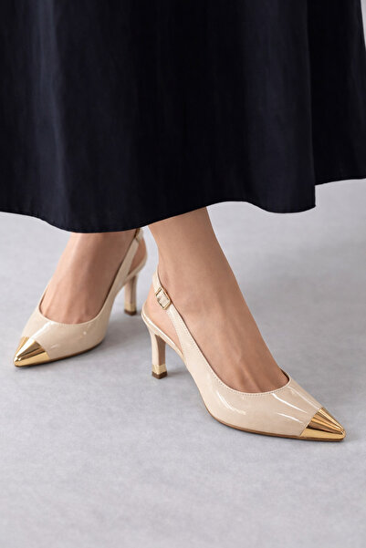 defile ayakkabi Cream Patent Leather Gold Toe Heeled Shoes