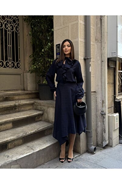 Nesil FUSTĂ ASIMETRICĂ CU DETALIU DE LEGĂTURĂ LA GULER