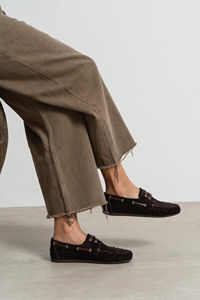 NİŞANTAŞI SHOES حذاء دوبي براون جلد سويدي جلد أصلي بتفاصيل أربطة حذاء بنعل مس...