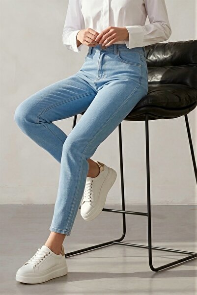 İmajButik Svetloplave Mom Jeans pantalone sa visokim strukom