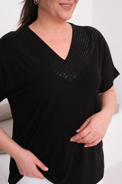 Şans Γυναικεία Μπλούζα Μεγάλου Μεγέθους Μαύρη, Λεπτομέρεια γιακά με λαιμόκοψη...