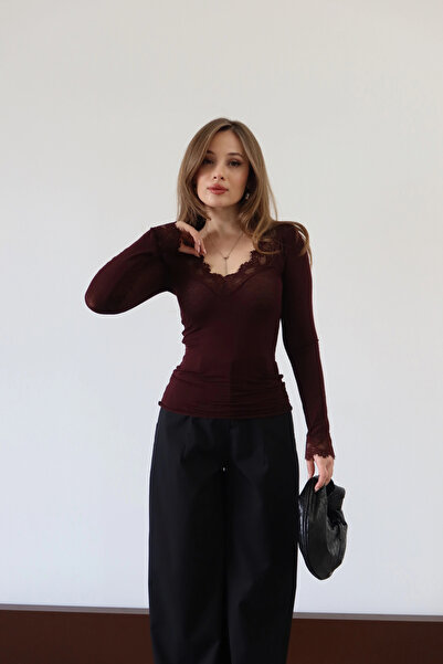 roea Yakası Dantelli İnce Bluz Bordo